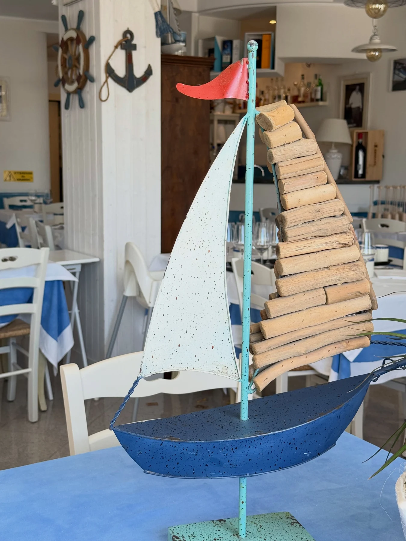 Dettagli marinari nella sala di Barslon
