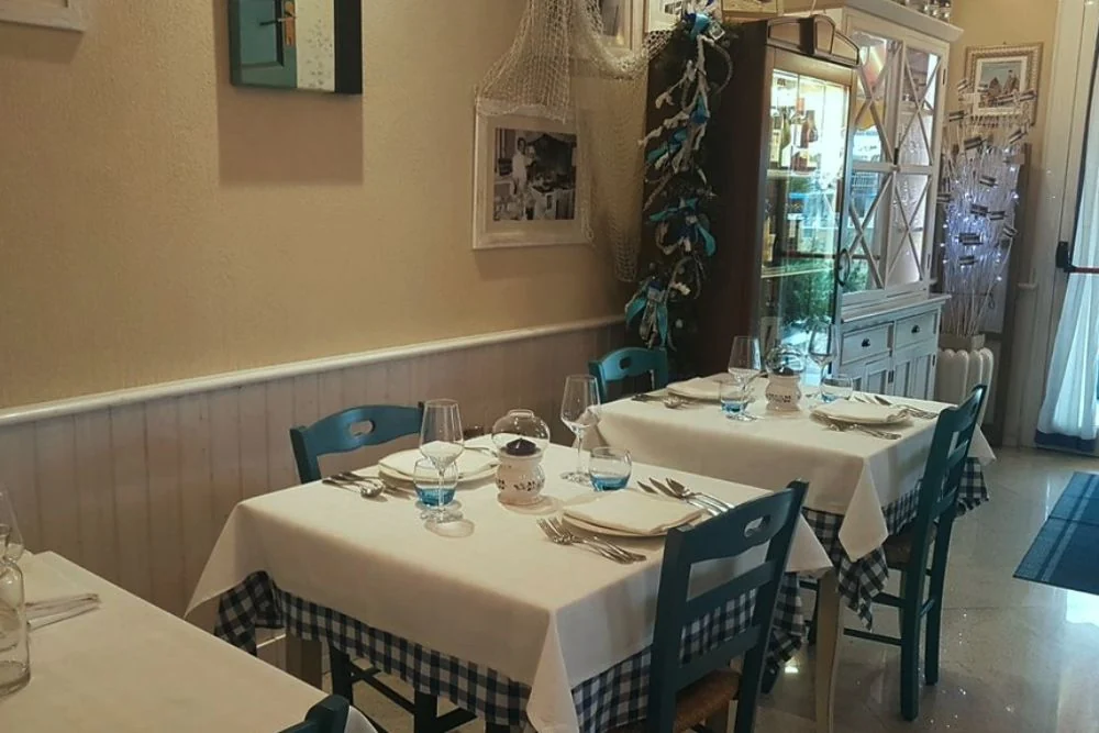 Tavoli e dettagli della sala di Barslon